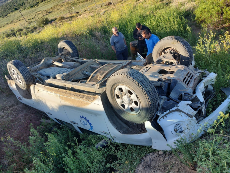 Dos hombres volcaron en la Ruta 26 y salieron ilesos