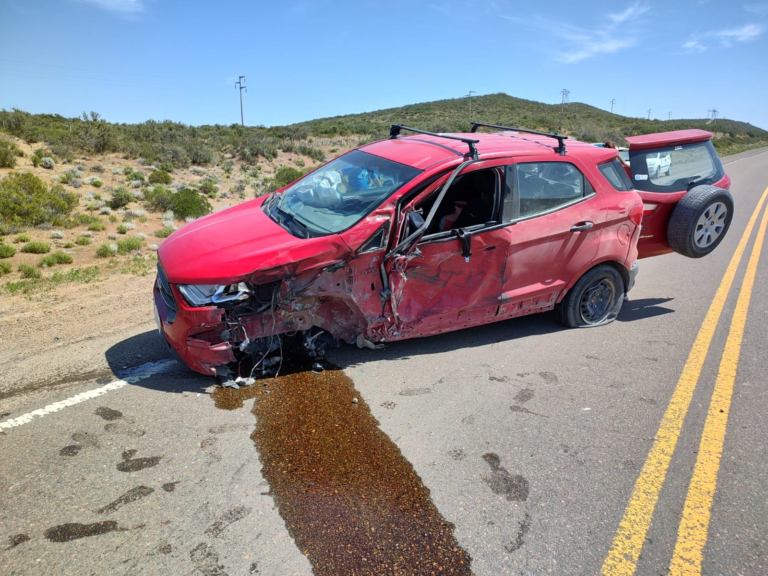 Ruta 26: Una camioneta chocó contra un camión tras quedarse sin dirección