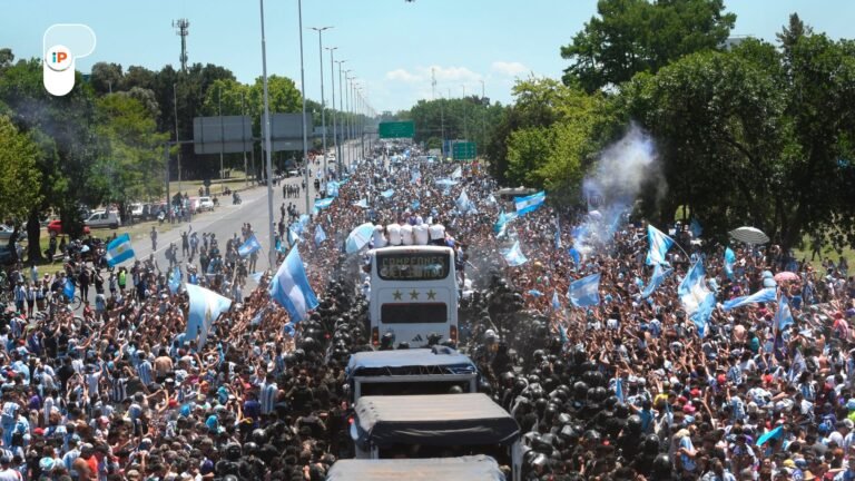 Caravana y fiesta inolvidable de los campeones del mundo