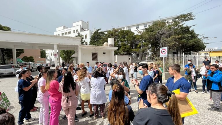Reclamo de profesionales de salud en el Hospital Regional