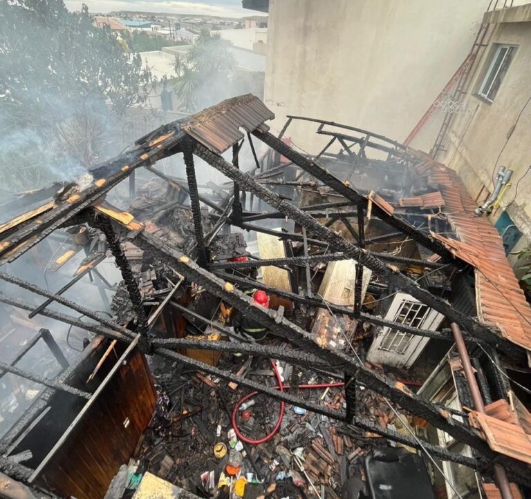 Pérdidas totales en el incendio de una casa prefabricada