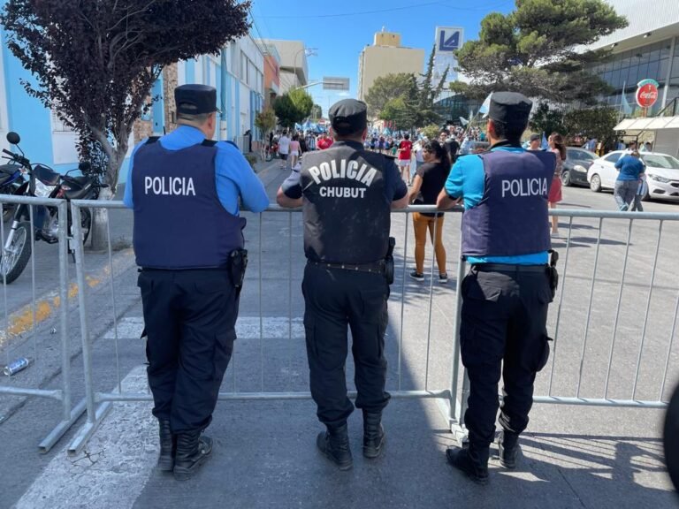 Operativo policíal: 120 mil personas, 6 demorados y 3 efectivos lesionados