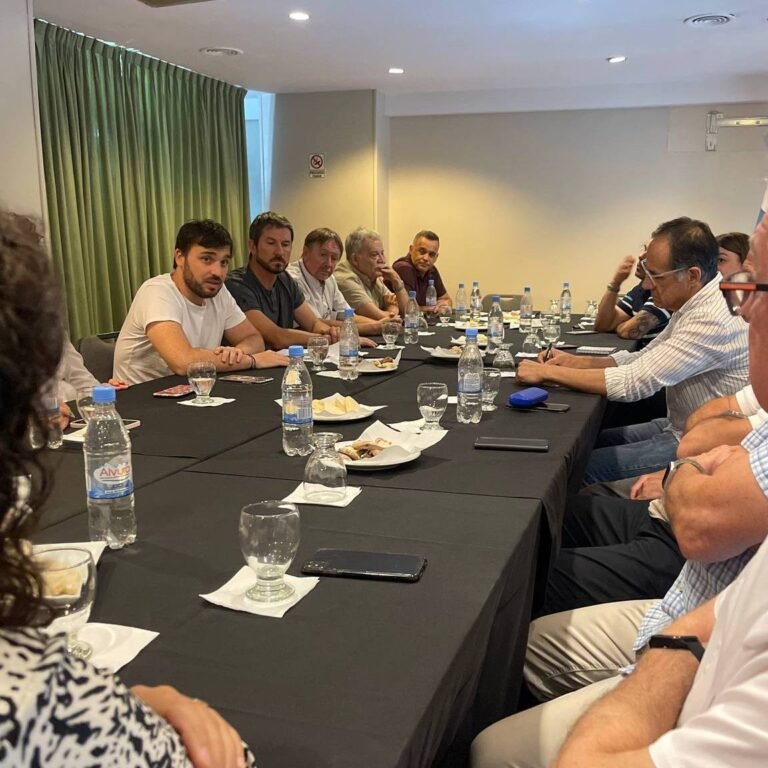 Torres se reunió con médicos y trabaja en un plan para mejorar la calidad de la atención a los pacientes