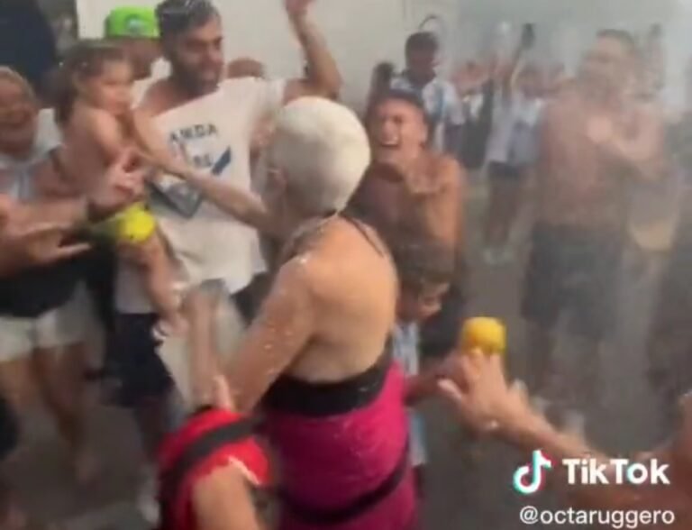 Ya es cábala: el festejo de una abuela que se volvió viral en redes sociales