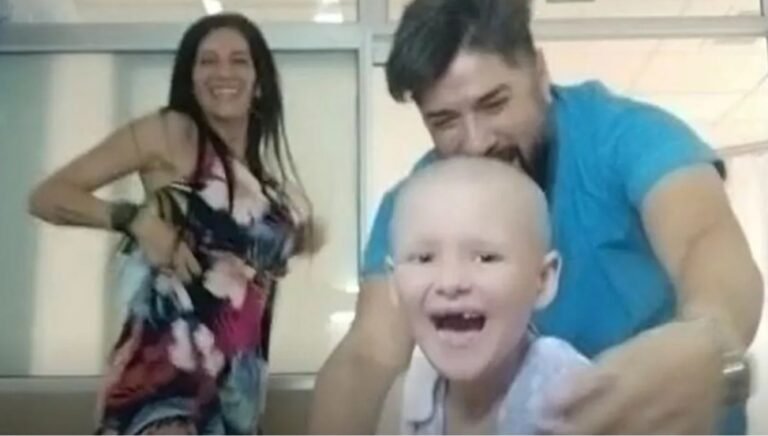 El festejo más emotivo: un enfermero celebró a puro baile la última quimio de una nena de 6 años