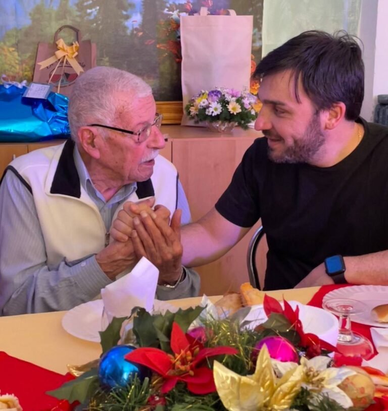 Nacho Torres acompañó a Eduardo Bernal en la celebración de sus 100 años
