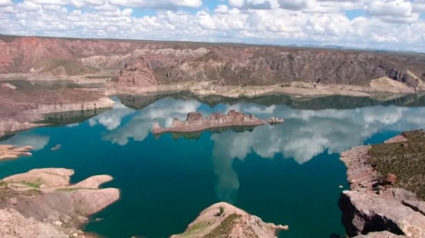 Una mujer quiso sacarse una selfie y murió traer caer al vacío en el Cañón del Atuel