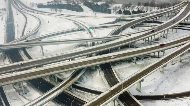 Estados Unidos enfrenta una tormenta invernal histórica: 28 muertos, 260 mil personas sin luz y 5.000 vuelos cancelados