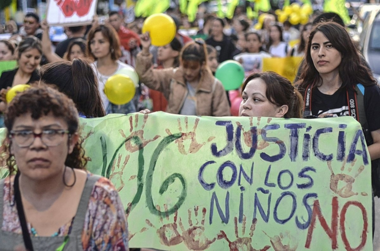 Padres del Jardín 406 denuncian negación de atención médica y hostigamiento policial