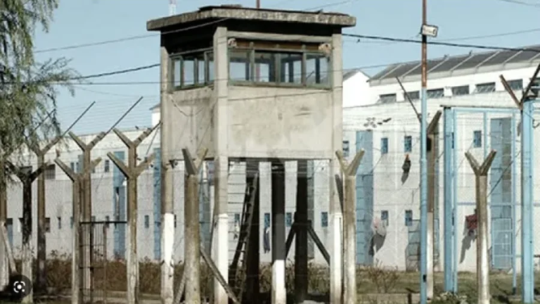 Intentaron fugarse del penal en medio del partido de Argentina