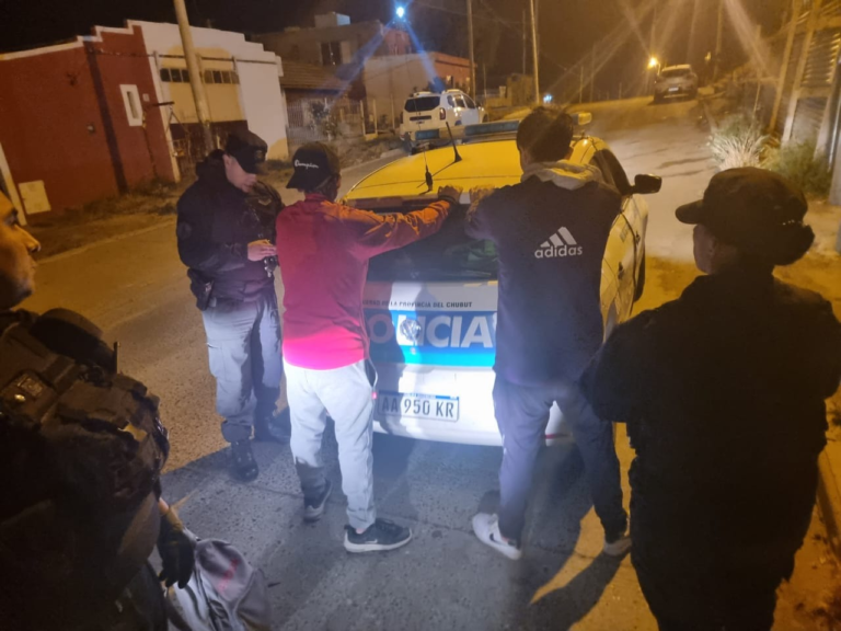 Intentaron huir de la Policía y fueron descubiertos con droga en una mochila