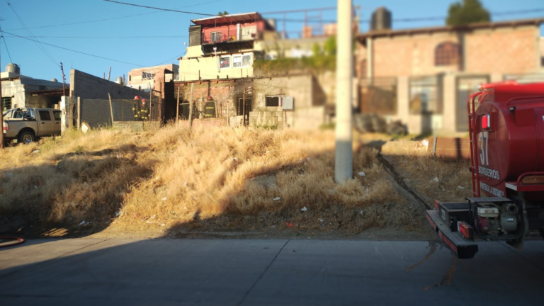 Se incendió una vivienda abandonada en la Av. Rivadavia