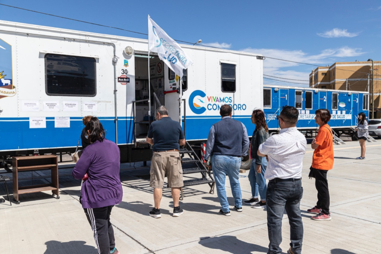 Cientos de comodorenses fueron atendidos en el megatráiler de Salud