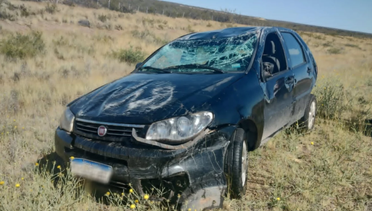 Ruta 3: un vehículo volcó y el conductor salió ileso