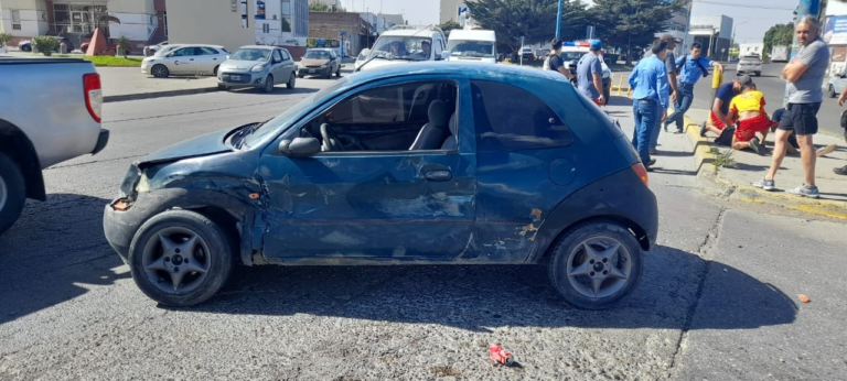 Choque en la Av. Hipólito Yrigoyen: tres personas resultaron heridas