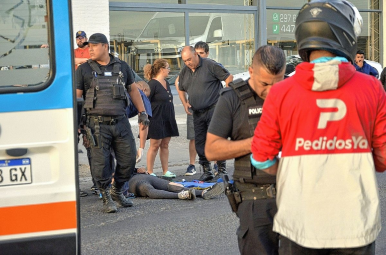 Una mujer fue atropellada en el Av. Yrigoyen y fue trasladada al Hospital