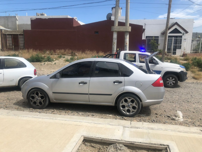 Le entraron a robar a la casa y también a su vehículo