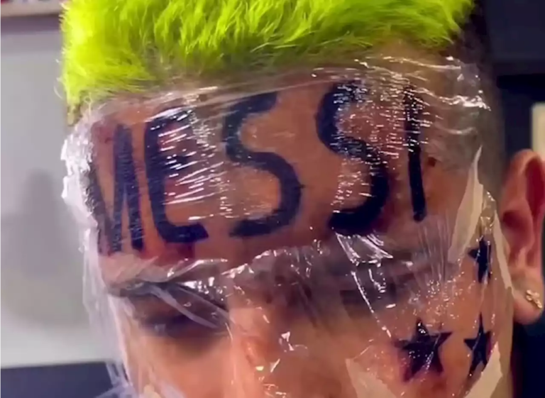 Se tatuó “Messi” en la frente y ahora se arrepiente: “Quiero borrarlo”