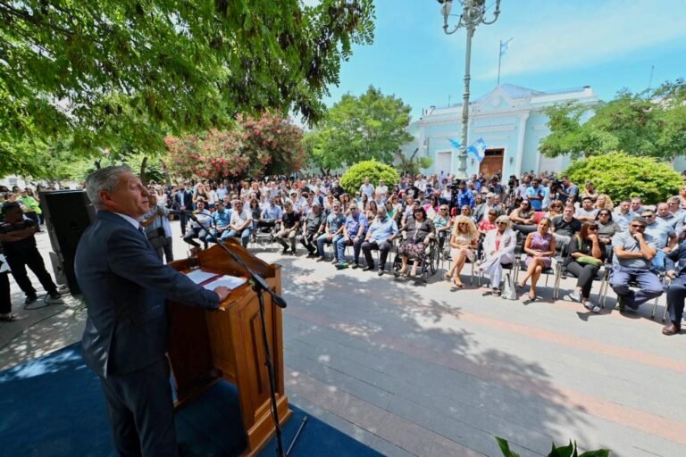 Aumento salarial para los trabajadores estatales y regularización de 8.500 agentes