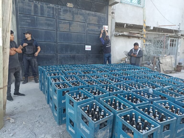 Clausuran fiesta clandestina con 350 asistentes y 3000 litros de alcohol