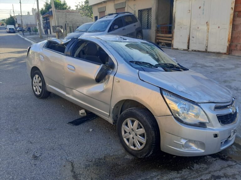 Conducía en estado de ebriedad con dos menores a bordo y volcó