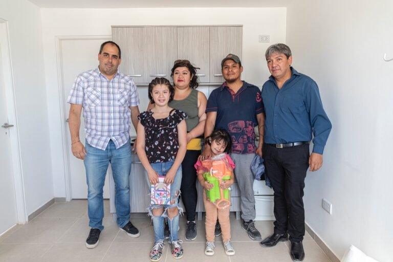 El 2023 continúa con entrega de viviendas sociales
