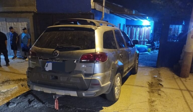 Dispararon contra el automóvil de un policía