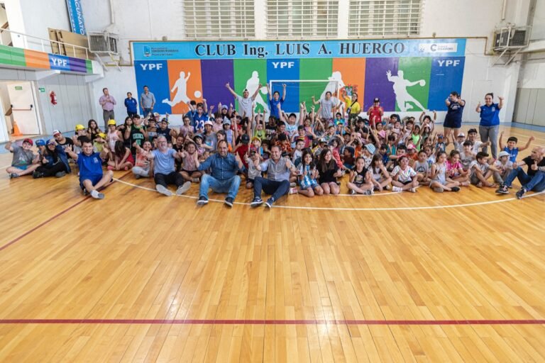 Sampaoli: “es muy lindo ver a los chicos cómo comparten, se divierten y se hacen amigos en las colonias”