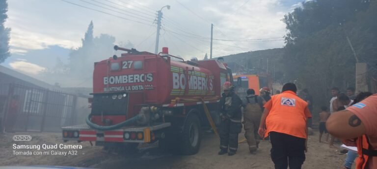 Dejó una vela encendida y se le prendió fuego la vivienda