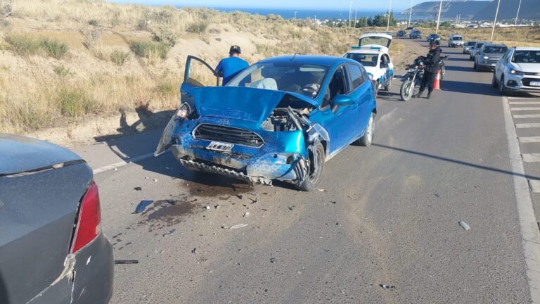 Un Ford Ka se dio a la fuga tras protagonizar un choque en cadena