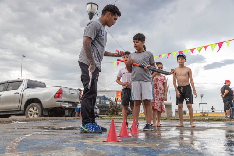 Invitan a los comodorenses a disfrutar las playas con las propuestas de verano