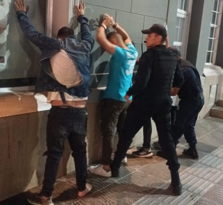 Tres detenidos por disturbios en un local nocturno