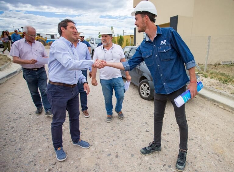 Luque continúa supervisando obras en distintos barrios de la ciudad