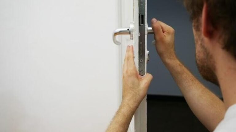Con ayuda de un cerrajero recuperó su vivienda usupada