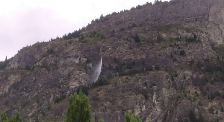 Más de 70 brigadistas continúan trabajando en el incendio de El Pedregoso