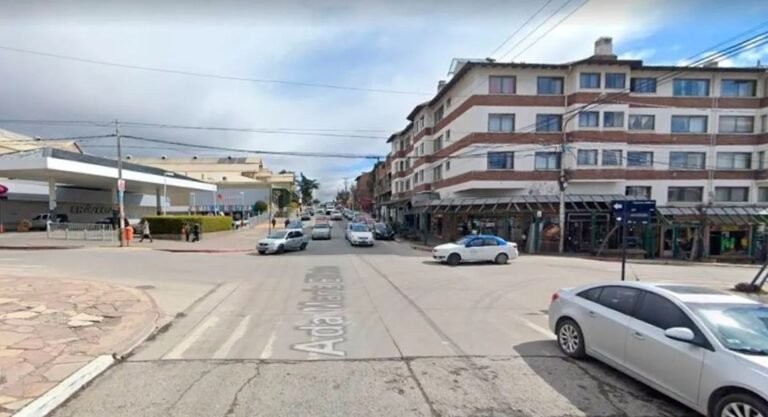 Delante de sus hijos, golpeó y le robó a un empleado tras negarse a pagar el estacionamiento