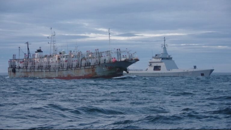 Pesca ilegal: rechazan que buques chinos usen los puertos argentinos