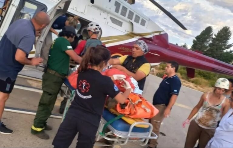 Le amputaron la pierna a una mujer luego de ser arrastrada por un alud