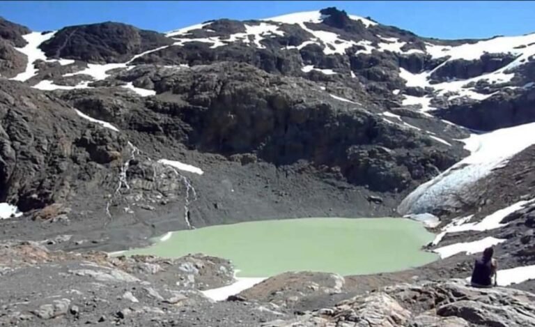 Un muerto y un herido de gravedad por una avalancha en el cerro Hielo Azul