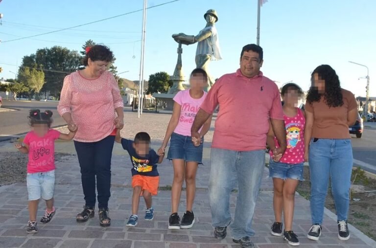 Tienen cuatro hijos y la Justicia les dio la tutela de siete hermanitos que iban a ir a un hogar