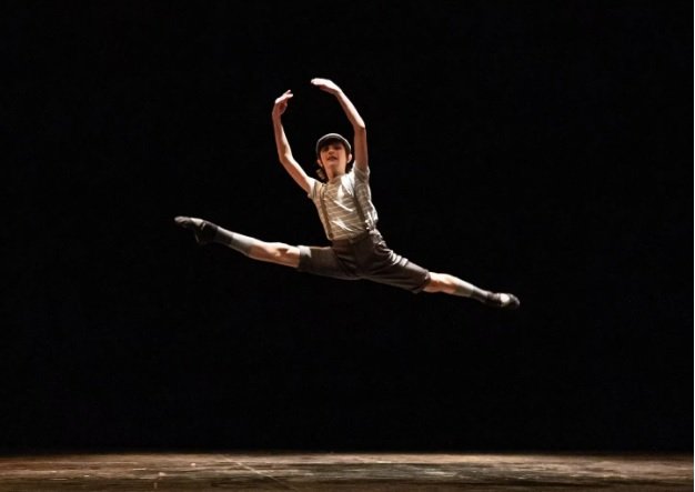 Les cerró la puerta a las burlas y llegó al Colón: el bailarín de 13 años que no se rinde