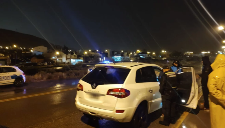 Intentó evadir un control, fue interceptado y le encontraron cocaína