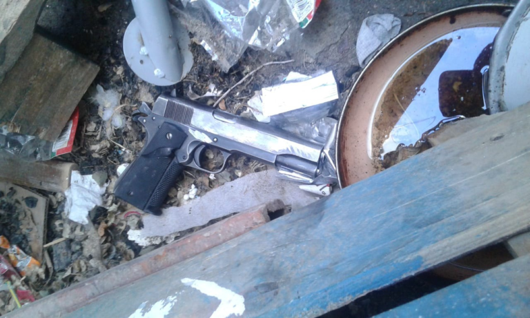 Amenazó a su expareja con un arma y fue detenido