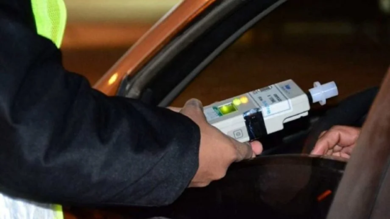 Manejaba zigzagueando, lo detuvieron y la alcoholemia le arrojó 2.16 g/l