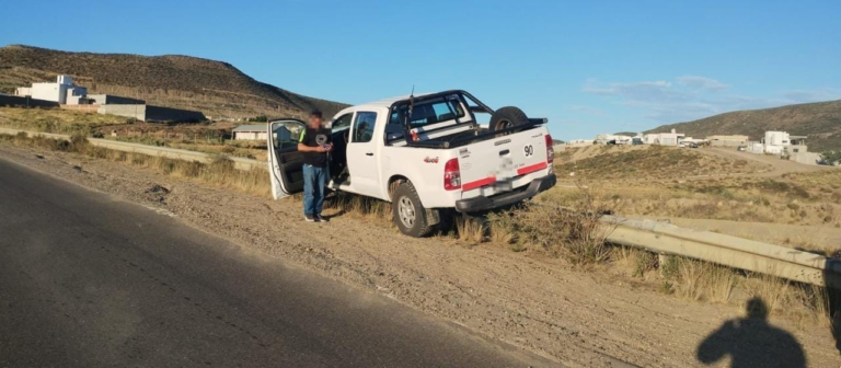 Manejaba borracho hacia el trabajo, se quedó dormido y despistó