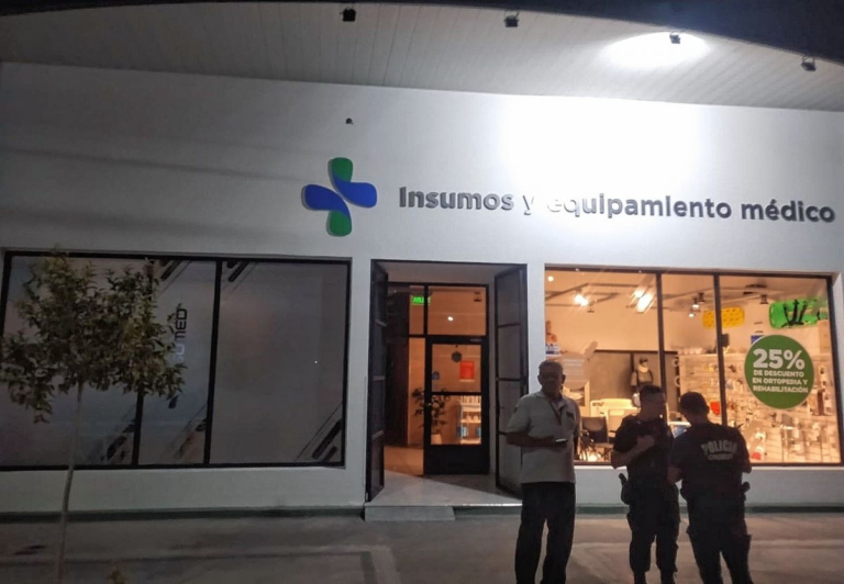 Asaltaron una casa de insumos médicos y robaron una gran suma de dinero