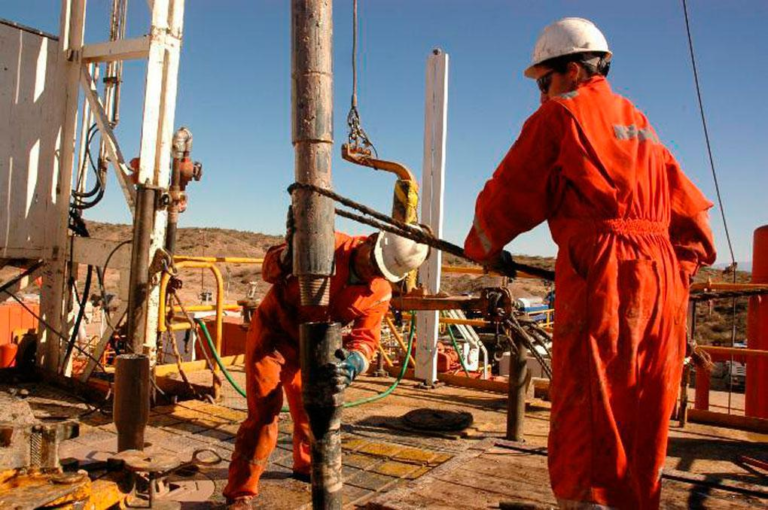 Investigan a petroleros por abusar sexualmente de un compañero