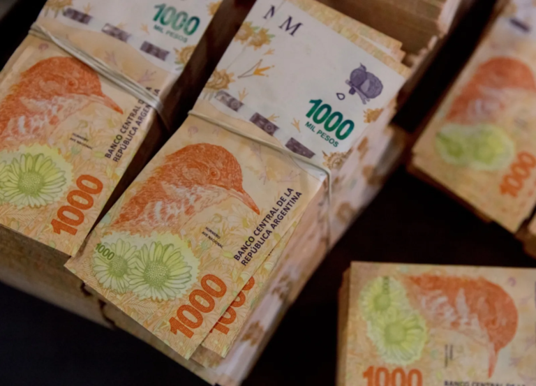 Robaron más de 30 mil pesos de una camioneta: dos detenidos