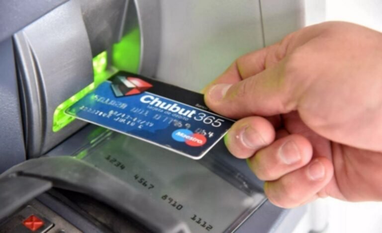 Este viernes depositan los haberes a empleados públicos y jubilados