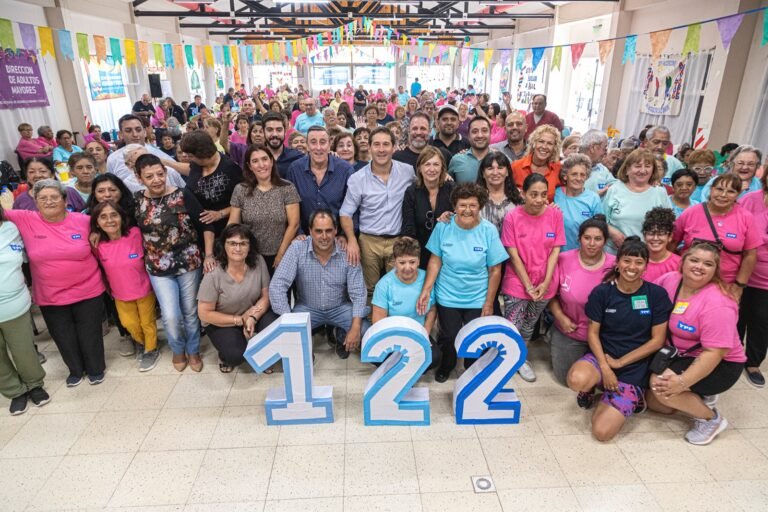 Luque acompañó a los adultos mayores en el cierre de la colonia de verano